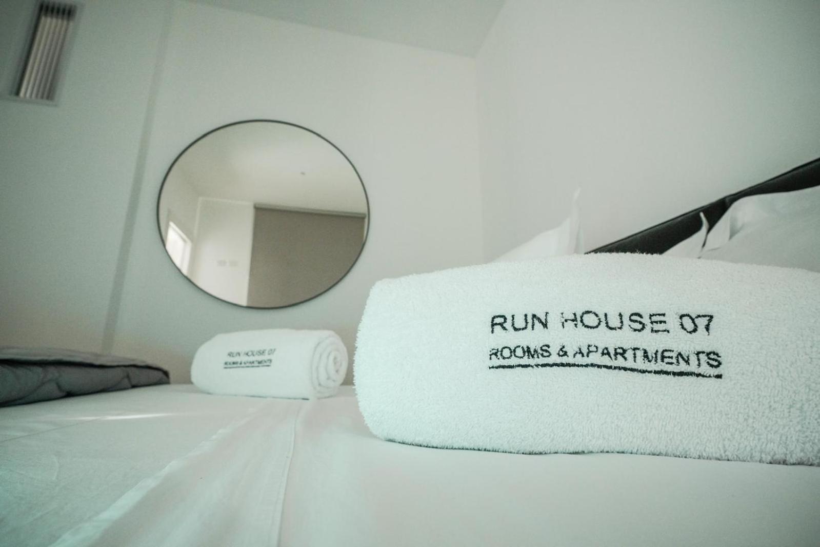 Run House 07 Rooms & Apartments กัสซาโน เดลเล มูร์เจ ภายนอก รูปภาพ
