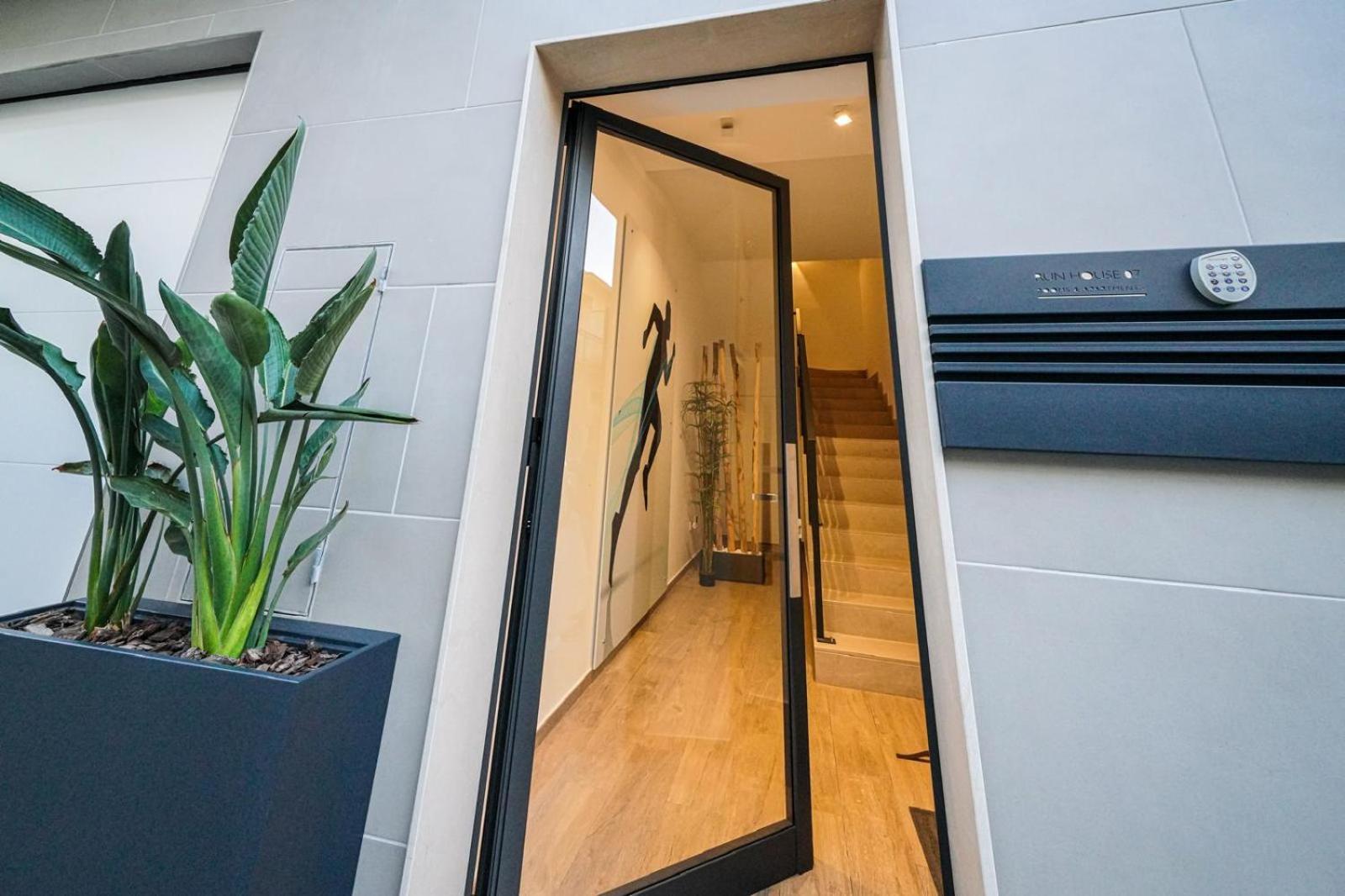 Run House 07 Rooms & Apartments กัสซาโน เดลเล มูร์เจ ภายนอก รูปภาพ